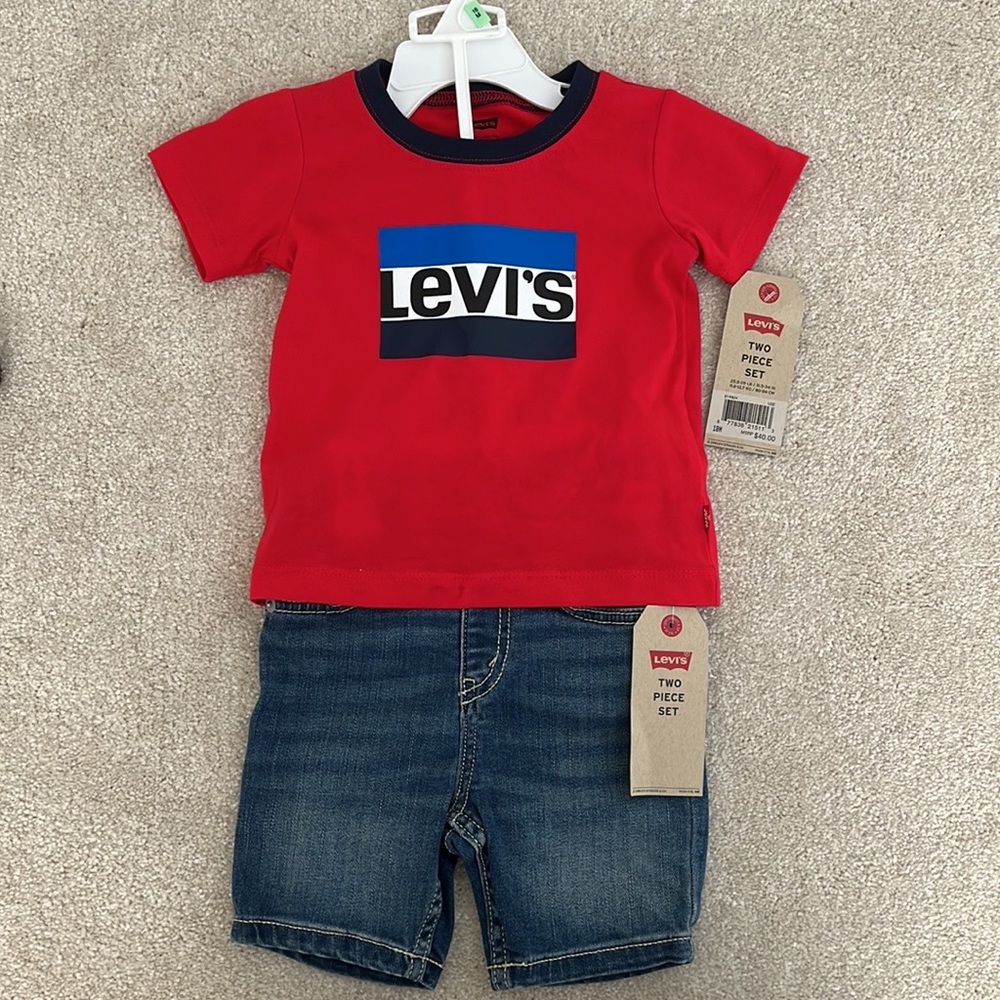NWT Boy's Levi's T-Shirt and Jeans Shorts Set
